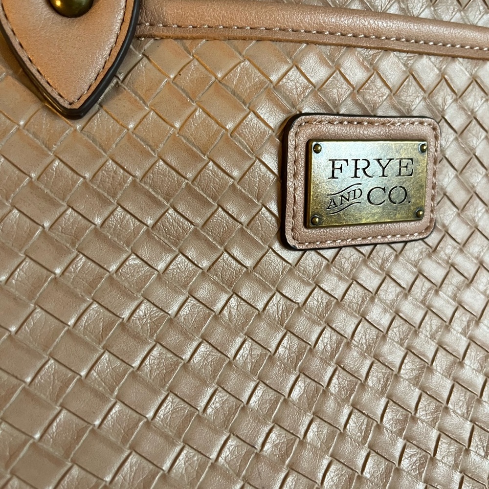 Frye & Co Chic Tan Woven Tote Bag Excellent New condition, lots of pockets🔥 - Picture 2 of 10